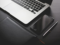 安定したネット環境の元、スカイプ利用可能なPCまたは、スマートフォンをご用意下さい。
